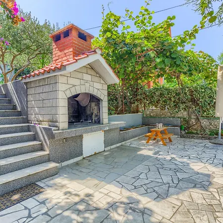 Iskra Apartment